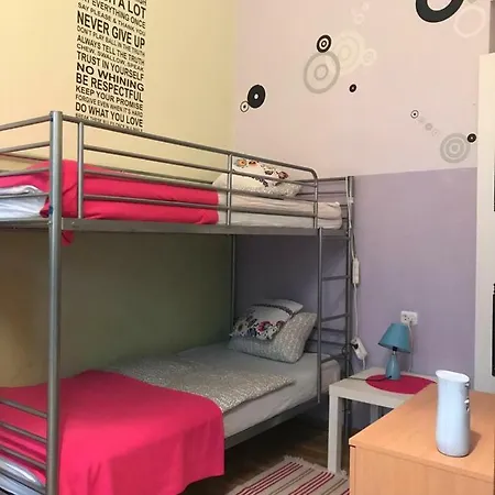 Centrum Sabot Hostel *